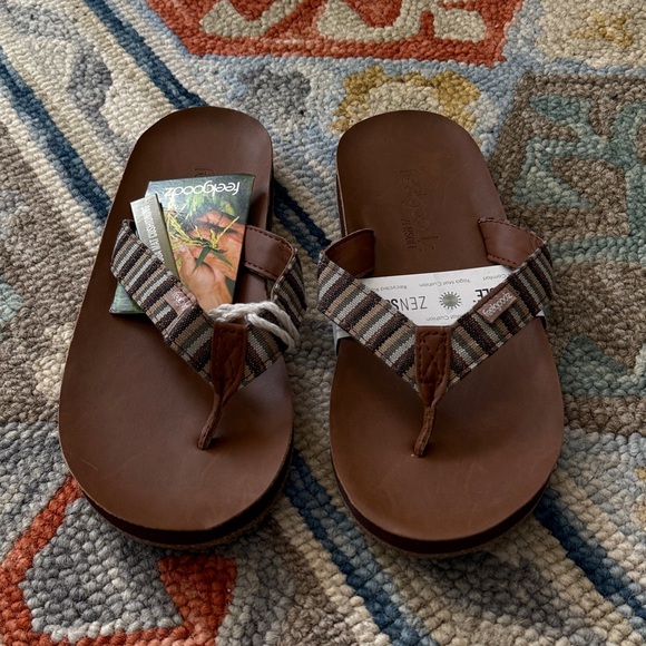 Feelgoodz Brown Leather-Effect Flip Flops with Striped Fabric Straps - Picture 5 of 7